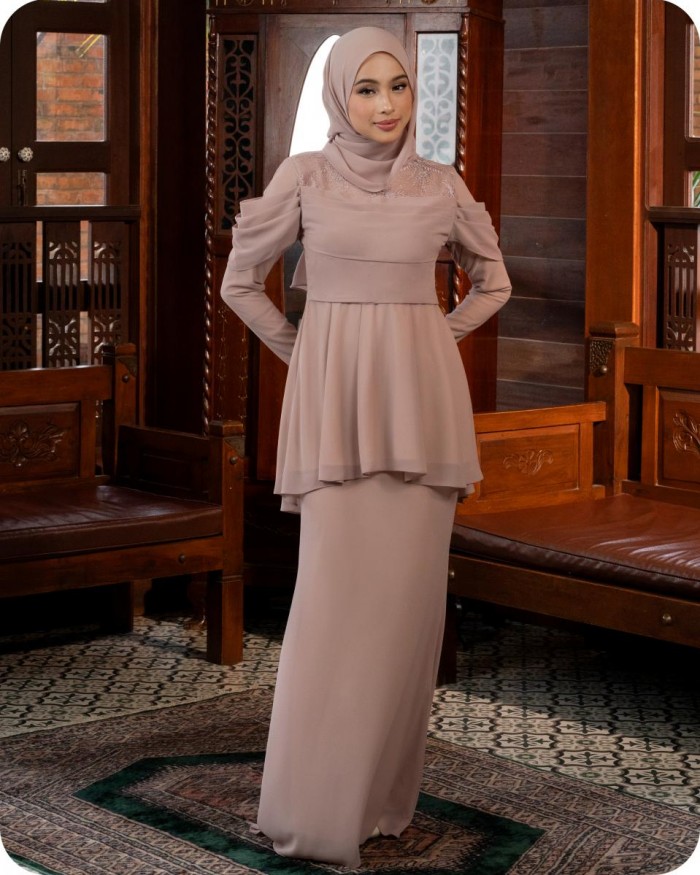 ESMERALDA KURUNG - ROSY BROWN