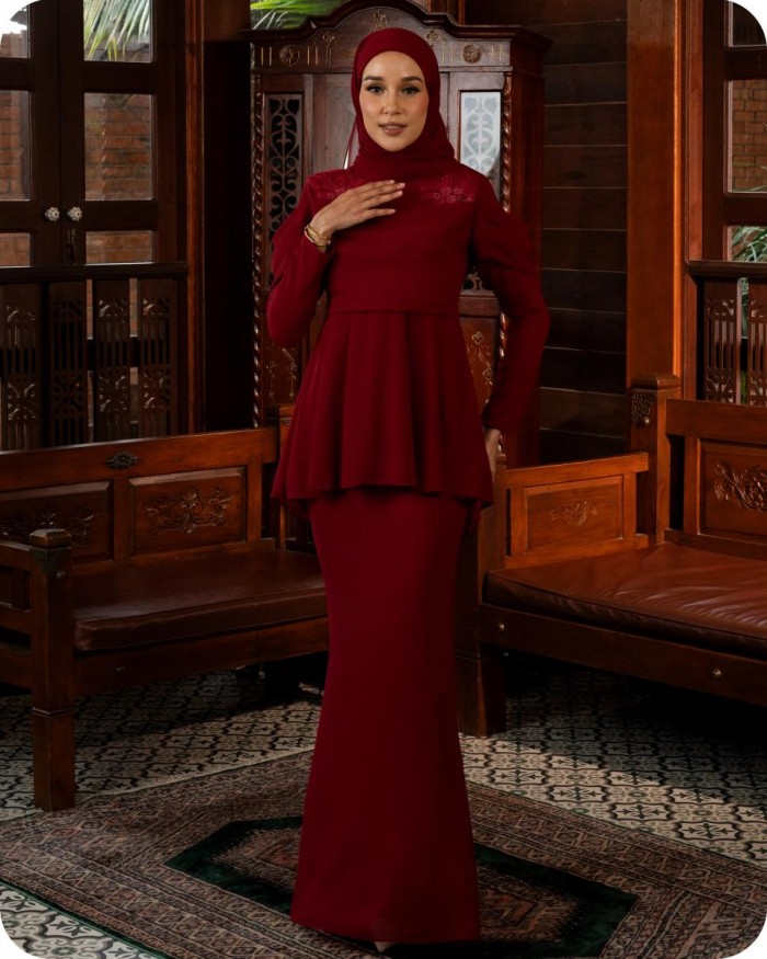 ESMERALDA KURUNG - MAROON