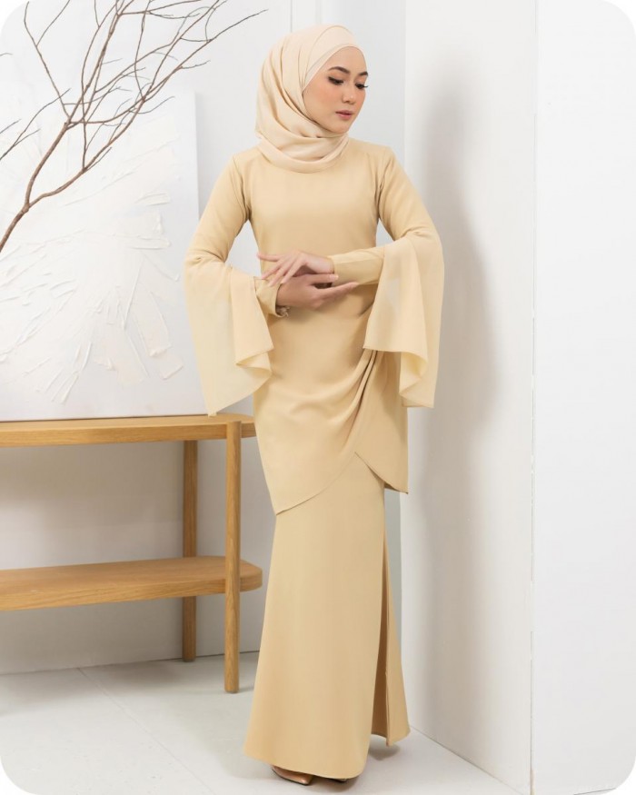 CALLISTA KURUNG - NUDE